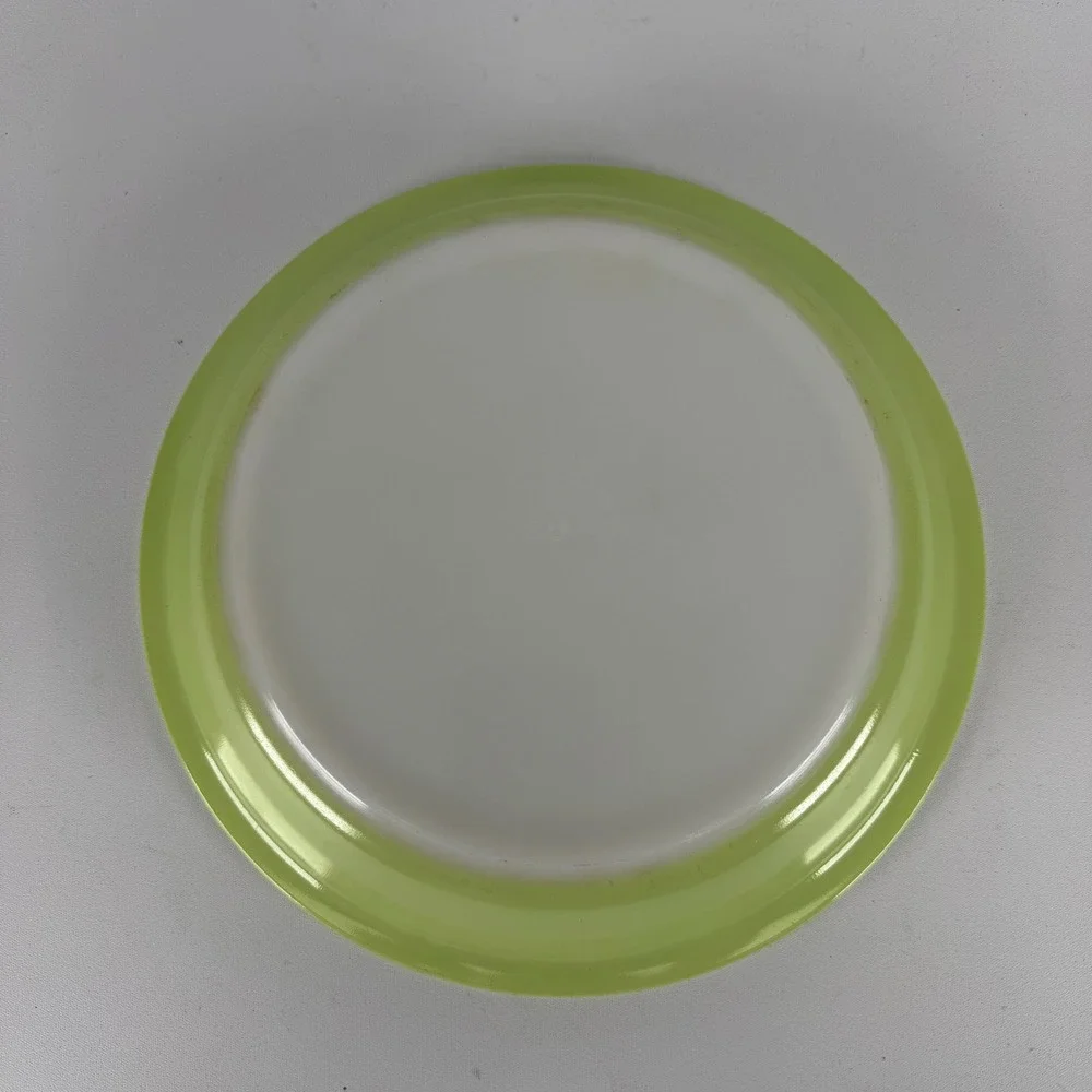 Vintage Pyrex 909 9 Inch Chartreuse Lime Green Milk Glass Pie Plate Dish USA
